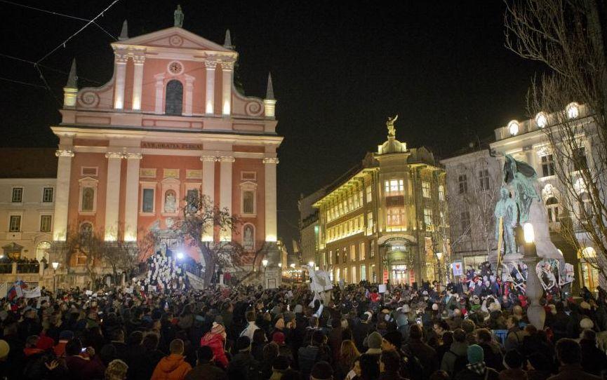 Slovenia. Mii de persoane cer demisia premierului, suspectat de corupţie 187217