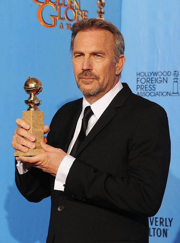 Actriţa care a arătat prea mult pe covorul roşu. Ce ţinute au purtat starurile la Globurile de Aur 187408