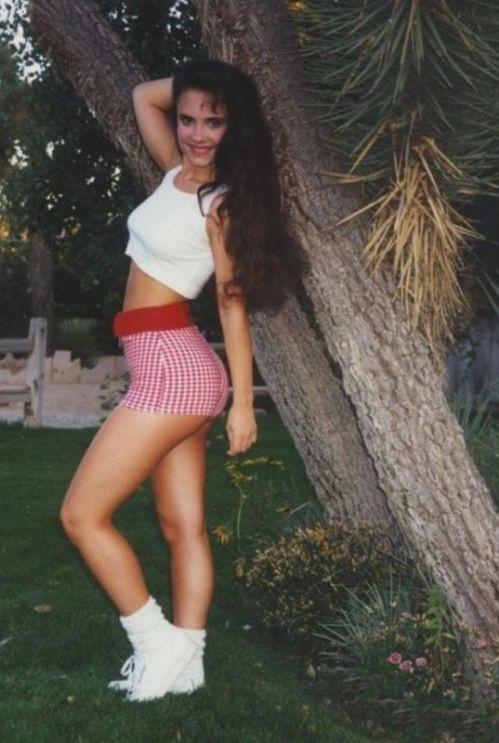 Aşa arăta pe când avea 14 ani. Acum s-a transformat radical, iar toţi bărbaţii de la Hollywood o doresc 187391