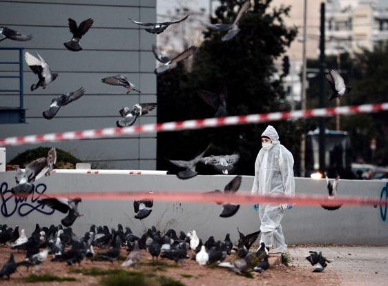 Atac armat asupra sediului central al partidului de guvernare grec 187501