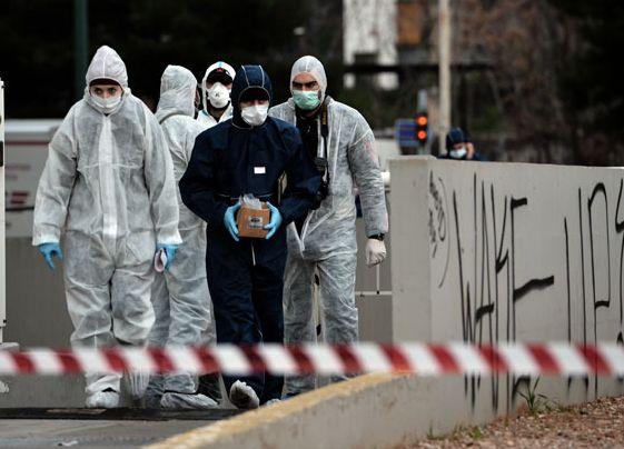 Atac armat asupra sediului central al partidului de guvernare grec 187503