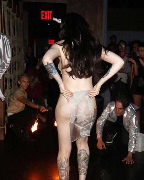 Regina Marii Britanii şi-a pus mâinile în cap când a văzut aceste imagini. Kate Middleton, pusă într-o postură revoltătoare 187365