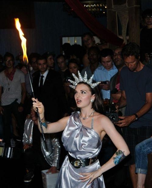 Regina Marii Britanii şi-a pus mâinile în cap când a văzut aceste imagini. Kate Middleton, pusă într-o postură revoltătoare 187374