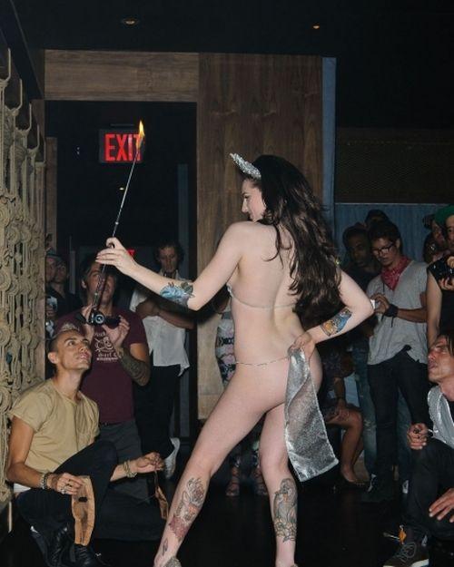 Regina Marii Britanii şi-a pus mâinile în cap când a văzut aceste imagini. Kate Middleton, pusă într-o postură revoltătoare 187379