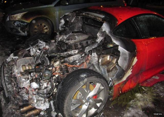 Surpriză neplăcută pentru un rus. Vezi cum şi-a găsit bolidul după Revelion 187526