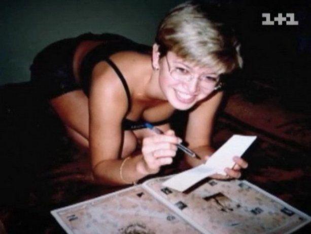 Această cântăreaţă e disperată: "Mi-au furat albumul foto, iar acum toate pozele mele intime sunt publicate pe internet!" 187658