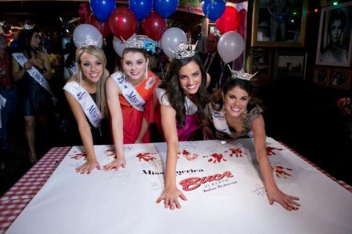 Ce s-a aflat despre această regină a frumuseţii a uimit pe toată lumea. Frumoasa blondă este unică în istoria concursurilor Miss 187594