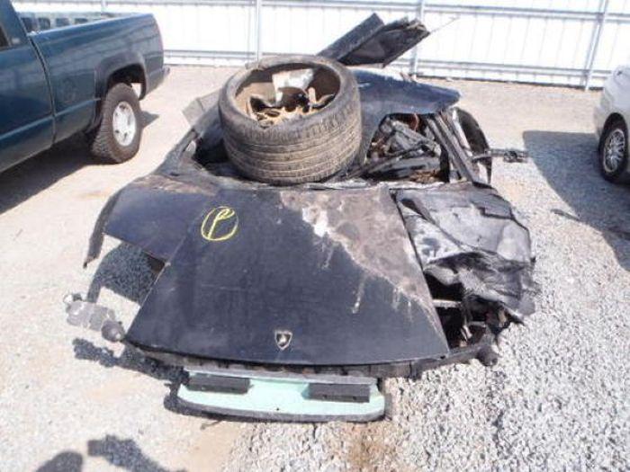 De ce costă acest Lamborghini Murcielago cât un LOGAN?! Piesele sunt 100% originale, dar şoferul ar putea avea o surpriză 187603