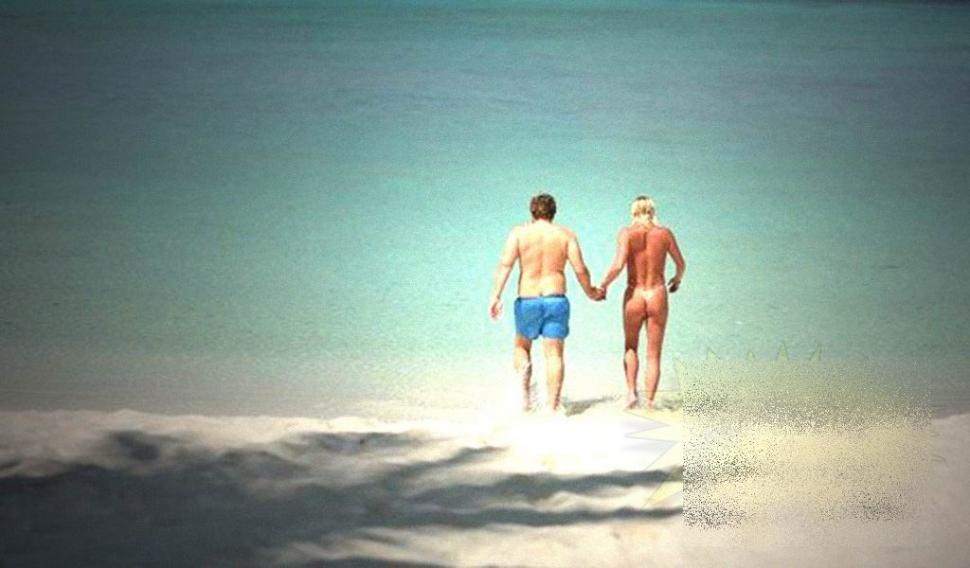 Credeau că nu îi vede nimeni când s-au dus în largul mării să facă asta. Nu ştiau că sunt filmaţi de la 1 km distanţă 187842