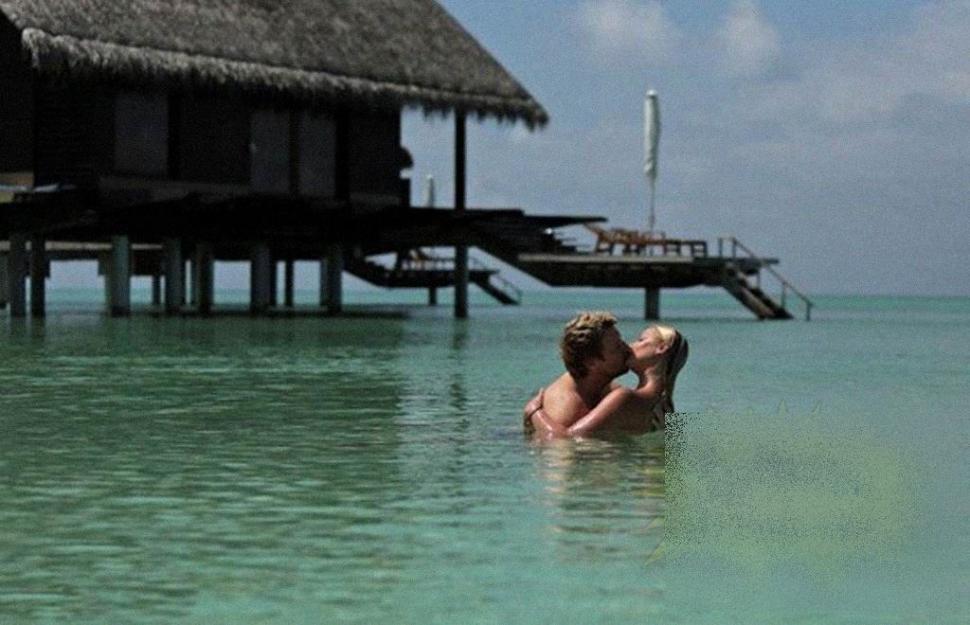 Credeau că nu îi vede nimeni când s-au dus în largul mării să facă asta. Nu ştiau că sunt filmaţi de la 1 km distanţă 187844