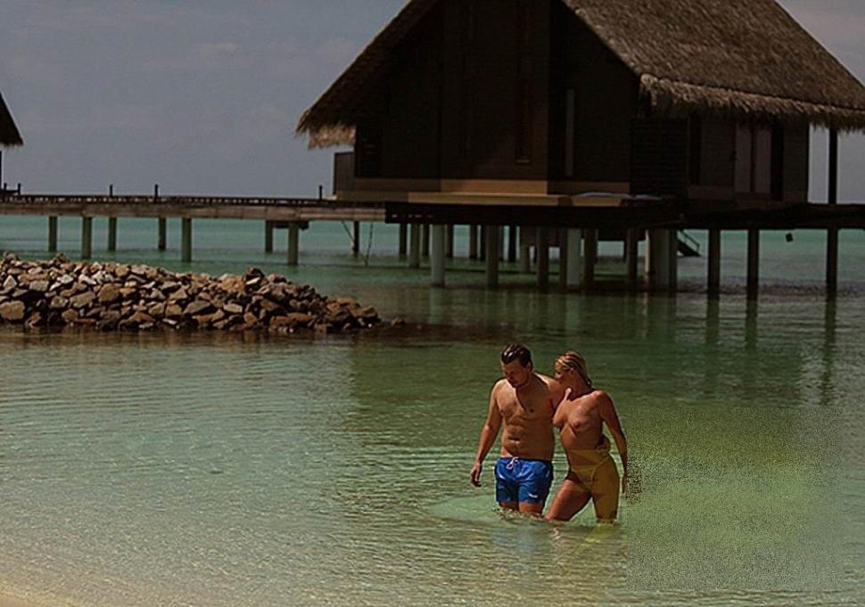 Credeau că nu îi vede nimeni când s-au dus în largul mării să facă asta. Nu ştiau că sunt filmaţi de la 1 km distanţă 187845