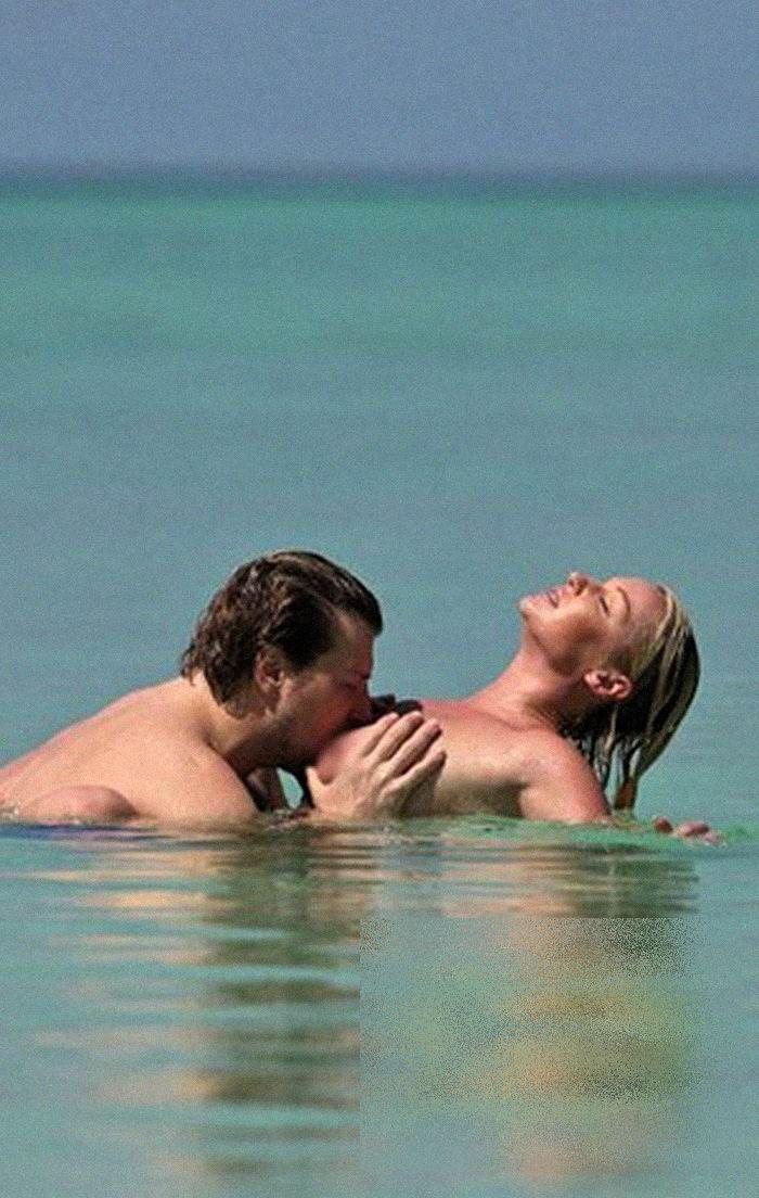 Credeau că nu îi vede nimeni când s-au dus în largul mării să facă asta. Nu ştiau că sunt filmaţi de la 1 km distanţă 187846