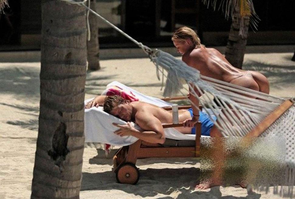 Credeau că nu îi vede nimeni când s-au dus în largul mării să facă asta. Nu ştiau că sunt filmaţi de la 1 km distanţă 187847