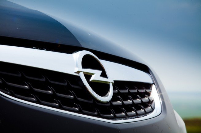 Opel ar putea deveni maşină franţuzească. Vezi producătorul interesat de preluarea companiei germane