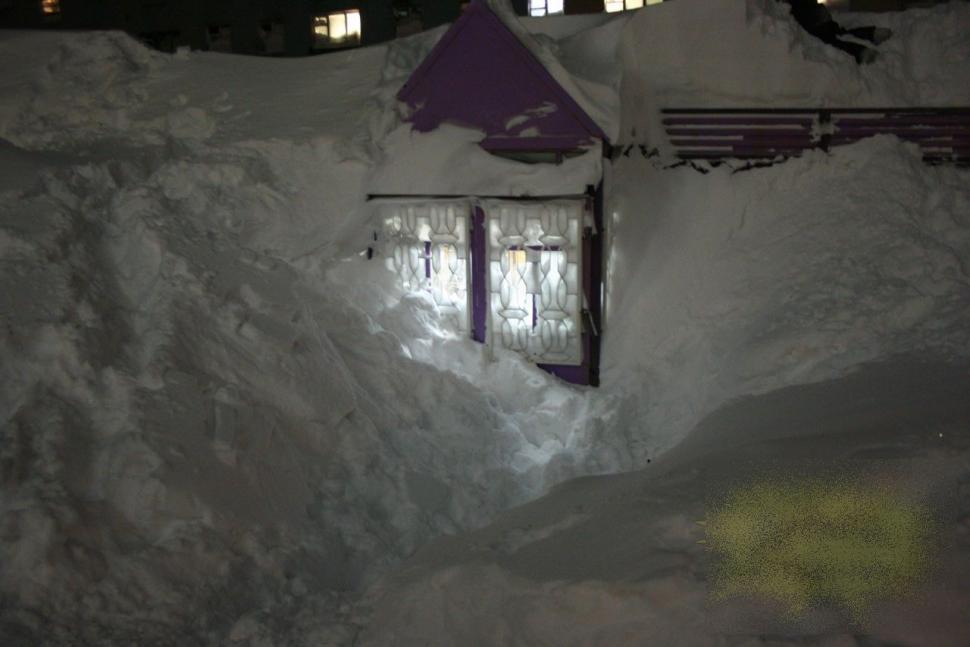 Oraşul a fost pur şi simplu ÎNGROPAT în zăpadă. Cum arată după o noapte de VISCOL NEGRU 187868