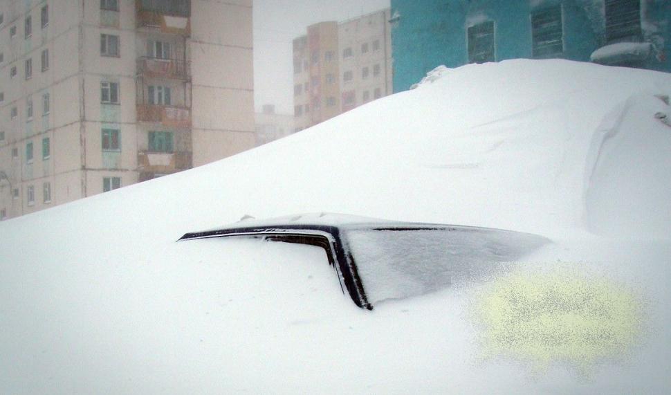 Oraşul a fost pur şi simplu ÎNGROPAT în zăpadă. Cum arată după o noapte de VISCOL NEGRU 187869