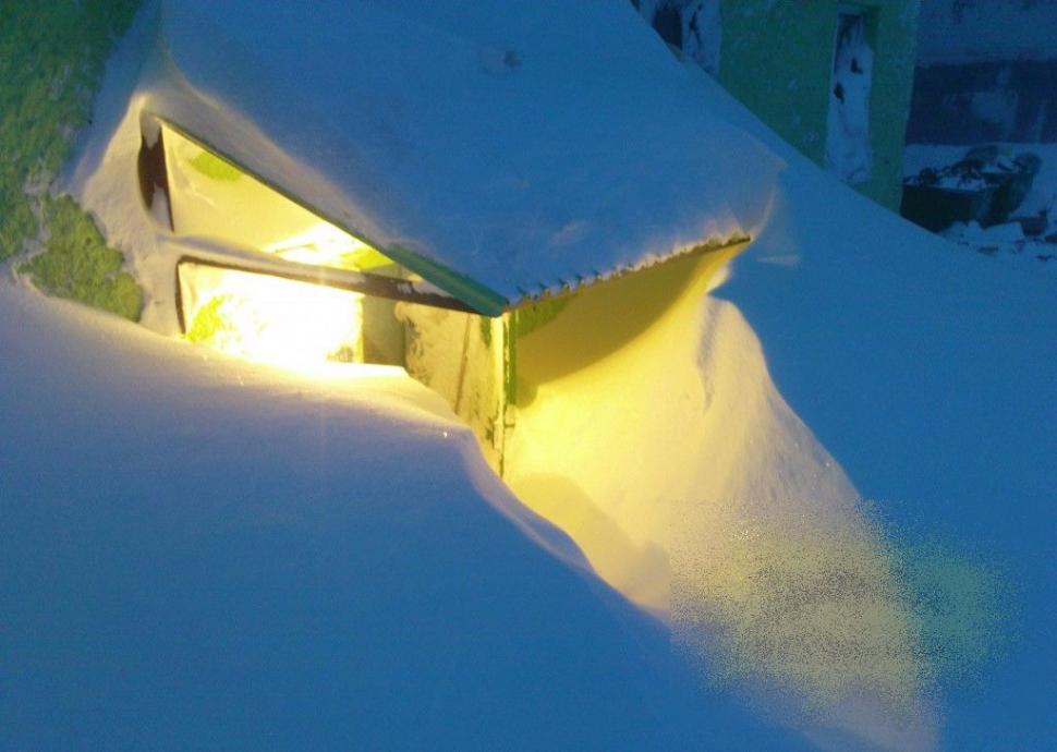 Oraşul a fost pur şi simplu ÎNGROPAT în zăpadă. Cum arată după o noapte de VISCOL NEGRU 187872