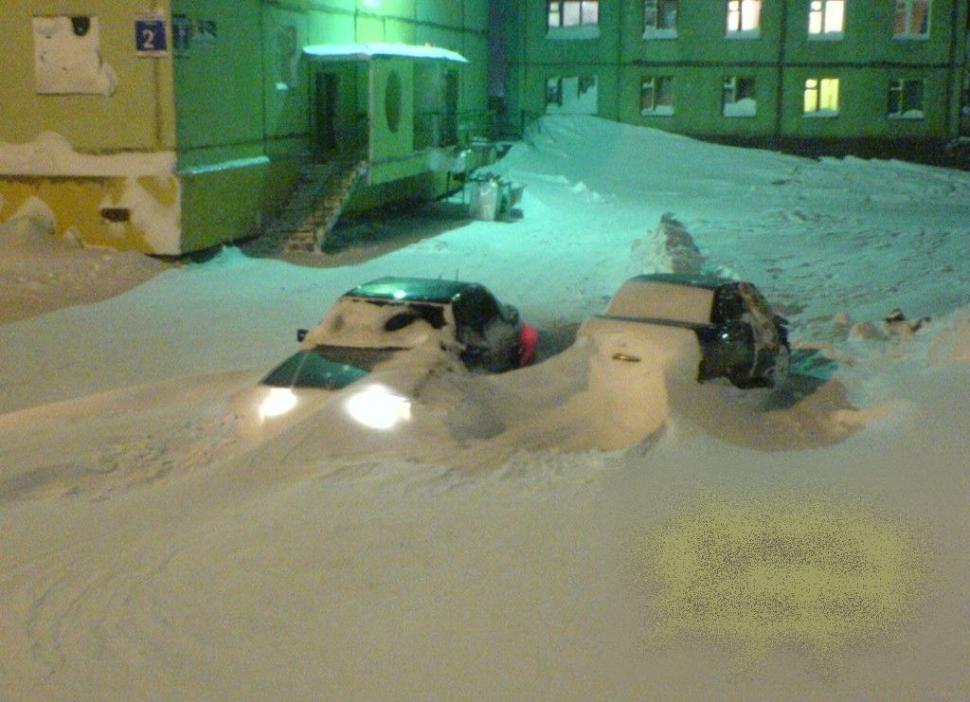 Oraşul a fost pur şi simplu ÎNGROPAT în zăpadă. Cum arată după o noapte de VISCOL NEGRU 187874