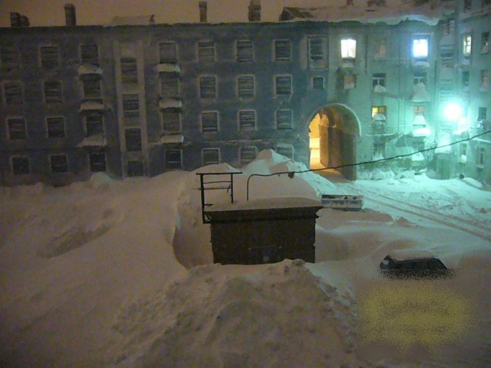 Oraşul a fost pur şi simplu ÎNGROPAT în zăpadă. Cum arată după o noapte de VISCOL NEGRU 187880