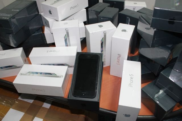 Cum arată un iPhone contrafăcut. Chinezii l-au fabricat, dar n-au mai apucat să îl vândă 