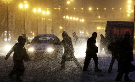 Meteorologii au emis o avertizare cod ROŞU de viscol. Ce sunt sfătuiţi românii care pleacă în călătorie