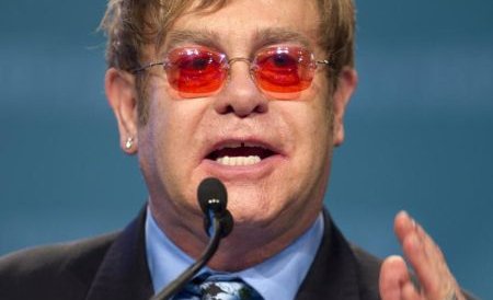Cât a plătit Elton John ca să devină din nou tată