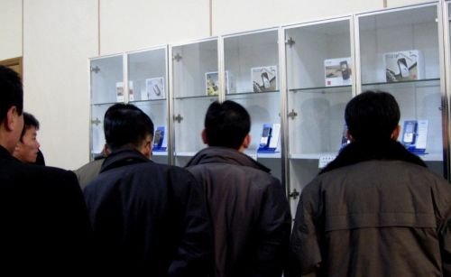 Coreea de Nord renunţă la restricţiile privind telefoanele mobile pentru cetăţenii străini
