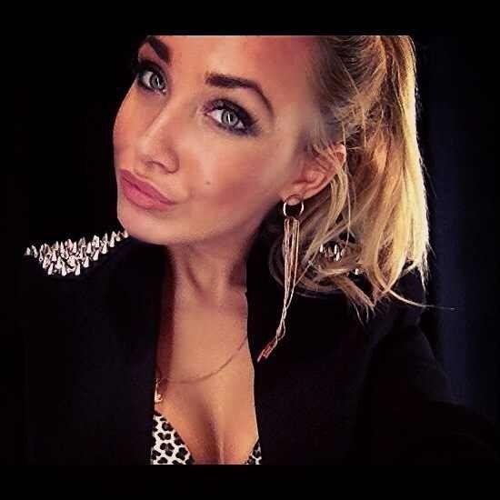 A câştigat Balul Bobocilor în liceu, dar acum n-o mai recunoaşte nimeni. "Parcă a îmbătrânit cu 10 ani" 188882