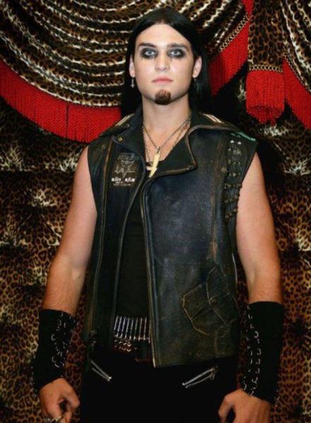 Acesta este fiul unuia din cei mai mari actori de la Hollywood. Este foarte violent în public 189078