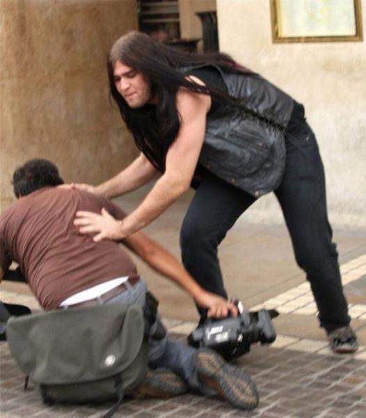 Acesta este fiul unuia din cei mai mari actori de la Hollywood. Este foarte violent în public 189081