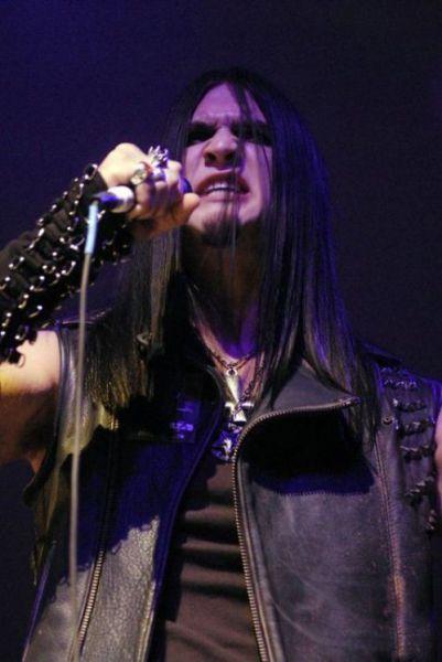 Acesta este fiul unuia din cei mai mari actori de la Hollywood. Este foarte violent în public 189082