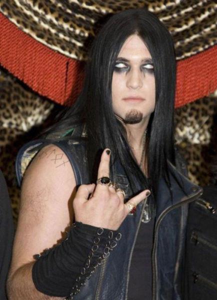 Acesta este fiul unuia din cei mai mari actori de la Hollywood. Este foarte violent în public 189083