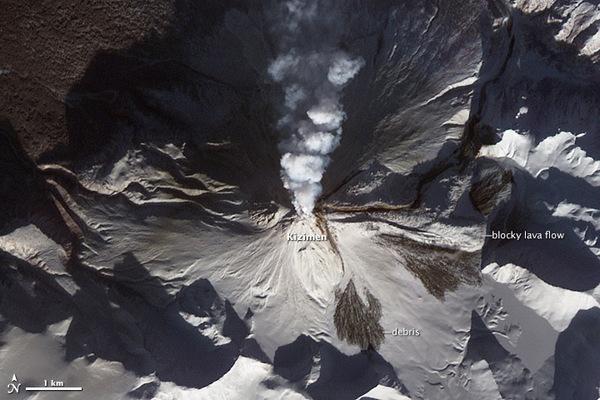 Erupţia simulatană a patru vulcani, văzută din spaţiu. Imagini NASA 189118