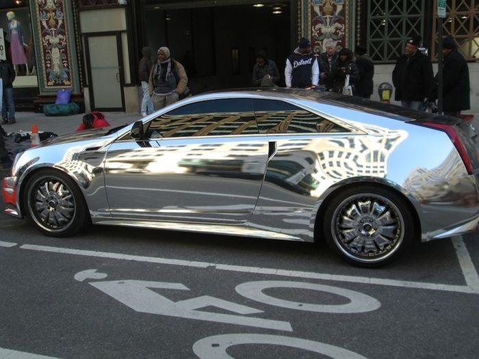 Oamenii cerşeau la marginea trotuarului, iar maşina lui Obama strălucea ostentativ la câţiva metri de ei 189067