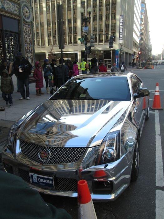 Oamenii cerşeau la marginea trotuarului, iar maşina lui Obama strălucea ostentativ la câţiva metri de ei 189070