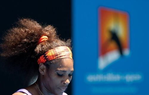 Serena Williams, eliminată surpinzător de la Australian Open. Federer câştigă în cinci seturi în faţa lui Tsonga