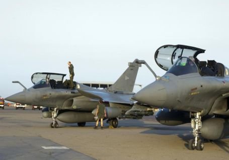 Aviaţia militară franceză a distrus locuinţa unui lider terorist Al-Qaida din Mali