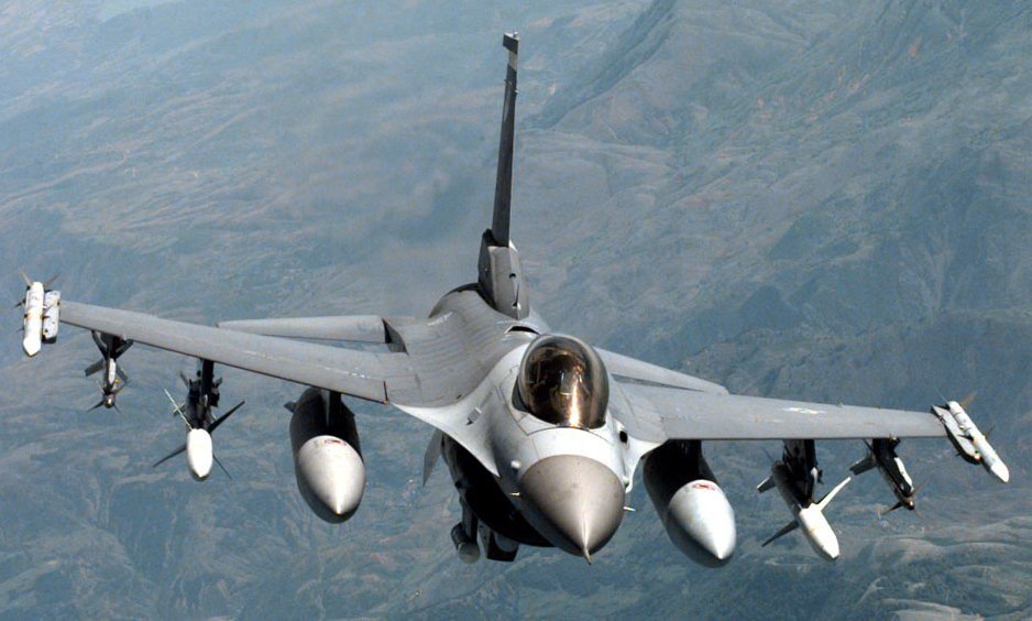 Un avion american F-16 a dispărut de pe radare în largul coastelor italiene ale Mării Adriatice