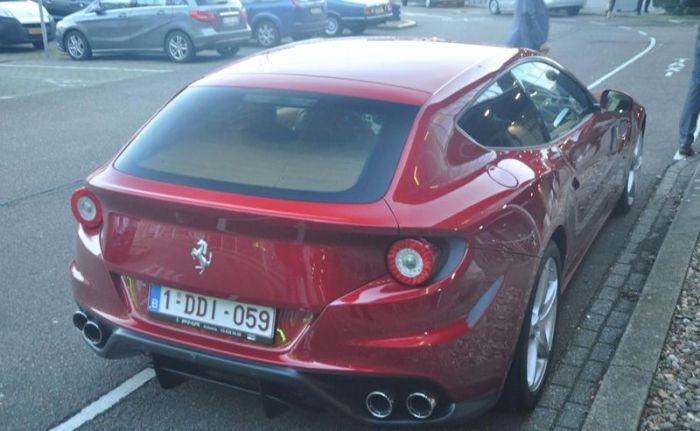 Unii zic că a aruncat banii pe fereastră. Ce a făcut un bărbat cu acest Ferrari FF 189913