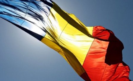 Drapelul României, tăiat şi SCUIPAT de mai mulţi MAGHIARI. Pe cine acuză prefectul Covasnei