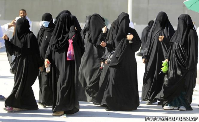 Arabia Saudită, ţara interdicţiilor: Ziduri în magazine, menite să despartă femeile de bărbaţi 