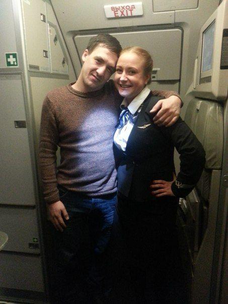 Ce a făcut această stewardesă în faţa călătorilor. Imediat după aterizare i s-a desfăcut contractul de muncă 190352