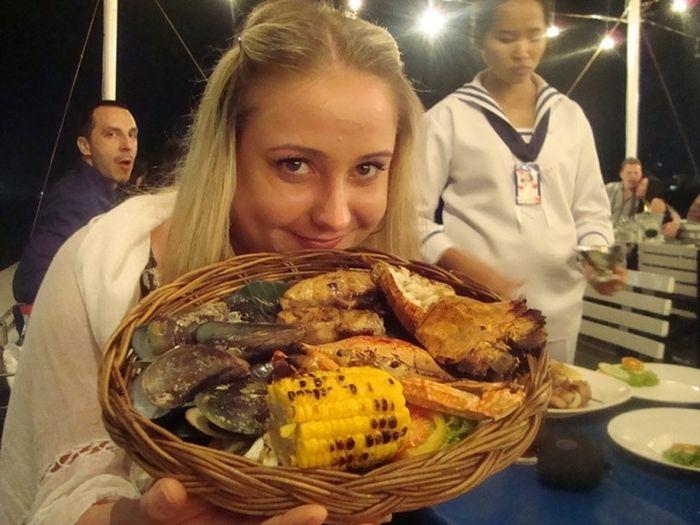 Ce a făcut această stewardesă în faţa călătorilor. Imediat după aterizare i s-a desfăcut contractul de muncă 190353