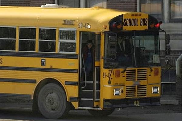 Un bărbat a deschis focul într-un autobuz de şcoală în Statele Unite