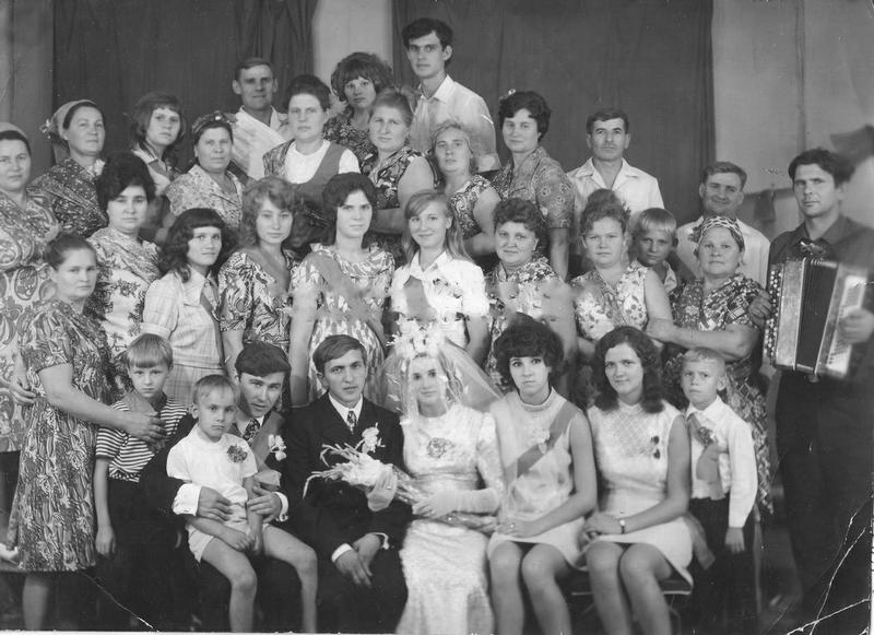 Cu ce ocazie au făcut această poză. Părinţii sau bunicii tăi au una aproape la fel 190687