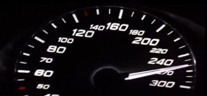 Un şofer din Sibiu s-a filmat în timp ce conducea cu 270 km/h