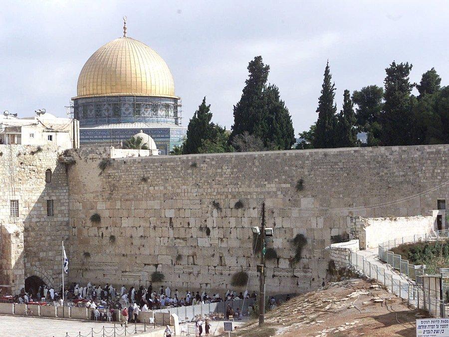 Ce se află sub unul din cele mai mari simboluri ale creştinismului. Descoperirea datează dinaintea Naşterii lui Iisus 190902