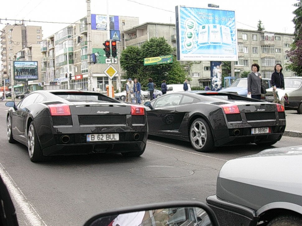 Regii şoselelor din România. DOCUMENTUL care îţi arată câte modele de Ferrari şi Lamborghini circulă pe drumurile ţării