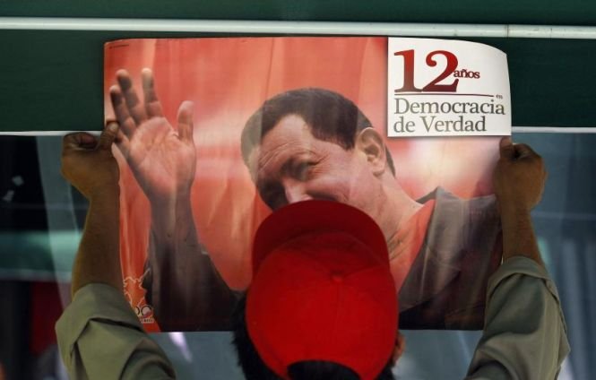 Hugo Chavez a încheiat etapa postoperatorie şi &quot;îşi recuperează încet forţele&quot;