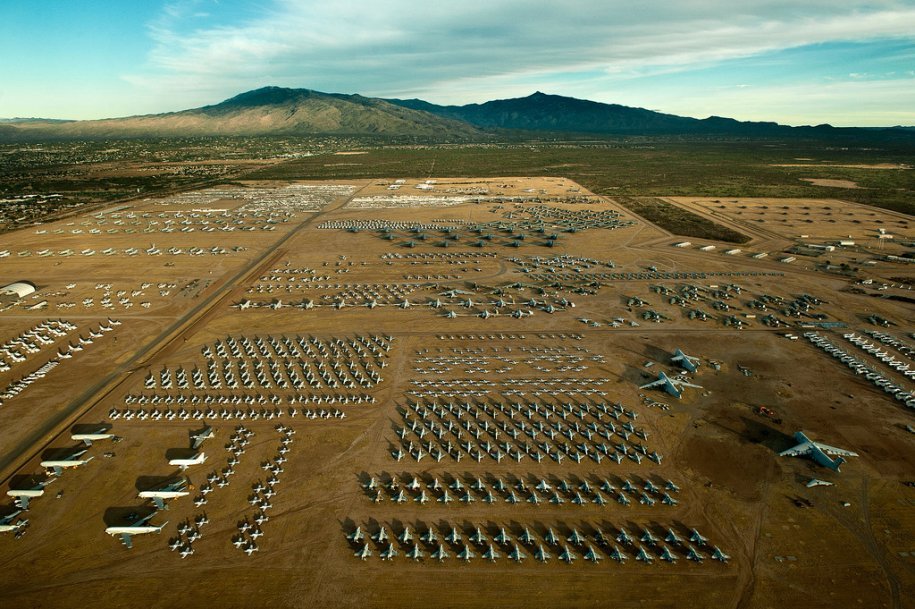 Locul în care &quot;păsările&quot; de război se duc să moară. Imagini spectaculoase din cimitirul de avioane al Forţelor Aeriene Americane